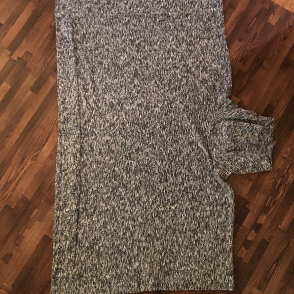 Black and white cape / poncho - Picture 3 of 6